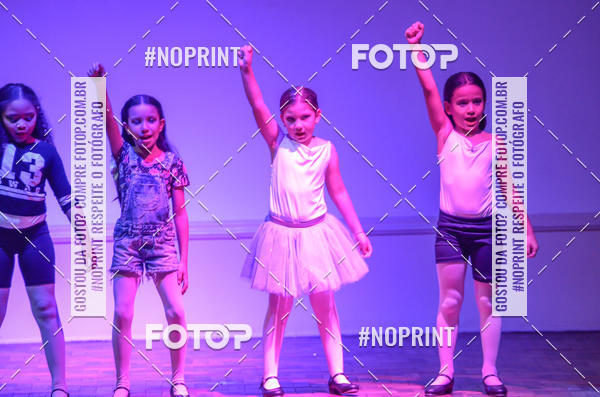 Buy your photos of the eventApresentao de dana  da Escola Uruguai na Escola Rainha do Brasil on Fotop