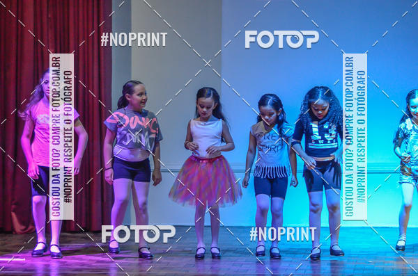 Buy your photos of the eventApresentao de dana  da Escola Uruguai na Escola Rainha do Brasil on Fotop