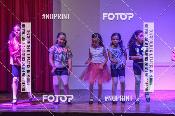 Buy your photos of the eventApresentao de dana  da Escola Uruguai na Escola Rainha do Brasil on Fotop