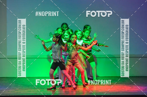 Buy your photos of the eventApresentao de dana  da Escola Uruguai na Escola Rainha do Brasil on Fotop