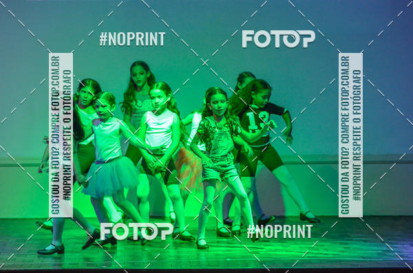 Buy your photos of the eventApresenta��o de dan�a  da Escola Uruguai na Escola Rainha do Brasil on Fotop