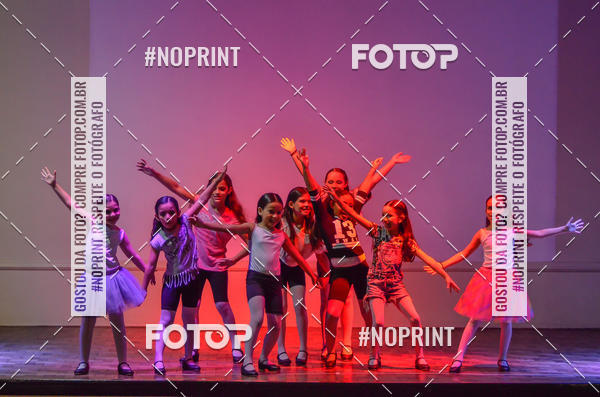 Buy your photos of the eventApresenta��o de dan�a  da Escola Uruguai na Escola Rainha do Brasil on Fotop