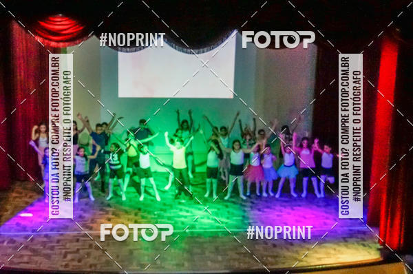 Buy your photos of the eventApresenta��o de dan�a  da Escola Uruguai na Escola Rainha do Brasil on Fotop