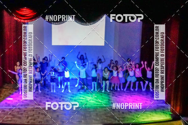 Buy your photos of the eventApresenta��o de dan�a  da Escola Uruguai na Escola Rainha do Brasil on Fotop