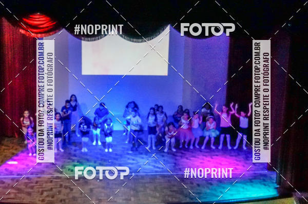 Buy your photos of the eventApresenta��o de dan�a  da Escola Uruguai na Escola Rainha do Brasil on Fotop