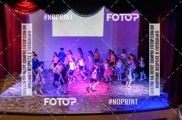 Buy your photos of the eventApresenta��o de dan�a  da Escola Uruguai na Escola Rainha do Brasil on Fotop