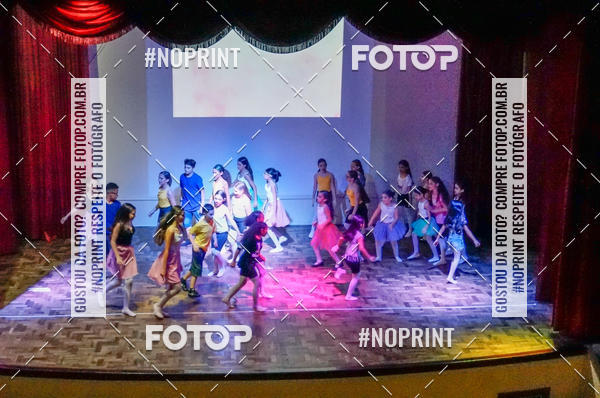 Buy your photos of the eventApresenta��o de dan�a  da Escola Uruguai na Escola Rainha do Brasil on Fotop