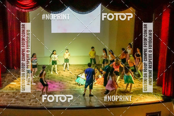 Buy your photos of the eventApresenta��o de dan�a  da Escola Uruguai na Escola Rainha do Brasil on Fotop