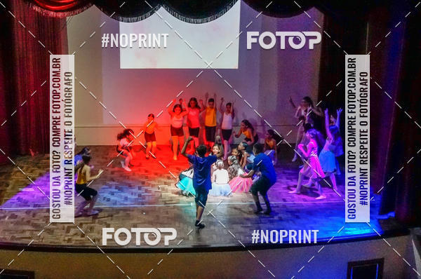 Buy your photos of the eventApresenta��o de dan�a  da Escola Uruguai na Escola Rainha do Brasil on Fotop