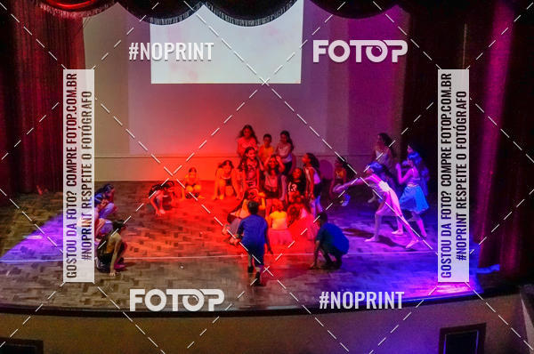 Buy your photos of the eventApresenta��o de dan�a  da Escola Uruguai na Escola Rainha do Brasil on Fotop