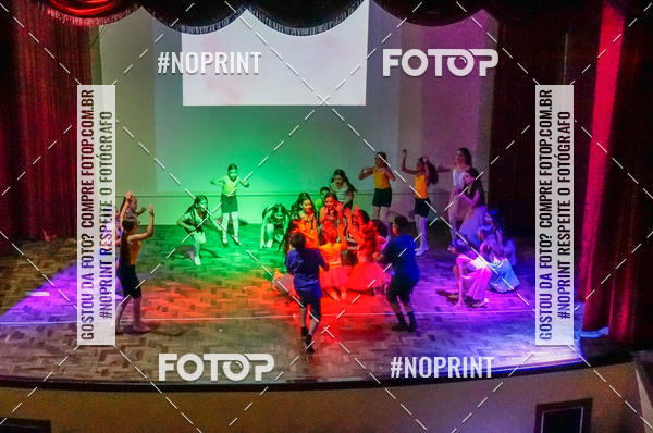 Buy your photos of the eventApresenta��o de dan�a  da Escola Uruguai na Escola Rainha do Brasil on Fotop