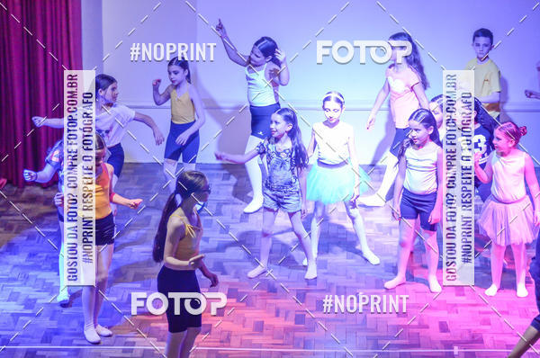 Buy your photos of the eventApresenta��o de dan�a  da Escola Uruguai na Escola Rainha do Brasil on Fotop