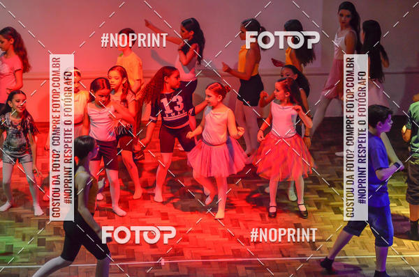 Buy your photos of the eventApresenta��o de dan�a  da Escola Uruguai na Escola Rainha do Brasil on Fotop