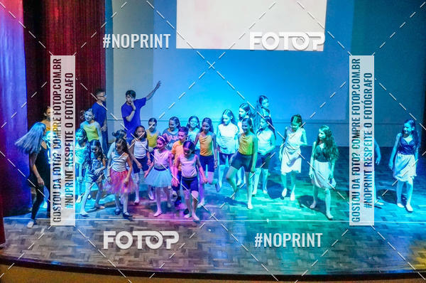 Buy your photos of the eventApresenta��o de dan�a  da Escola Uruguai na Escola Rainha do Brasil on Fotop