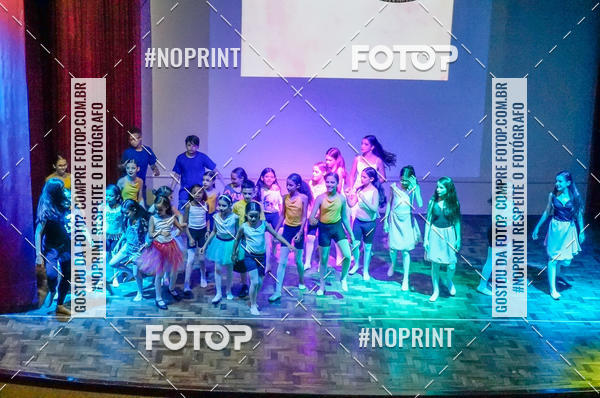 Buy your photos of the eventApresenta��o de dan�a  da Escola Uruguai na Escola Rainha do Brasil on Fotop