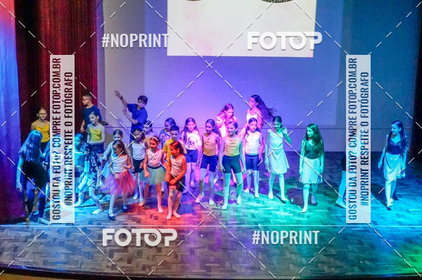 Buy your photos of the eventApresenta��o de dan�a  da Escola Uruguai na Escola Rainha do Brasil on Fotop