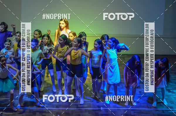 Buy your photos of the eventApresenta��o de dan�a  da Escola Uruguai na Escola Rainha do Brasil on Fotop