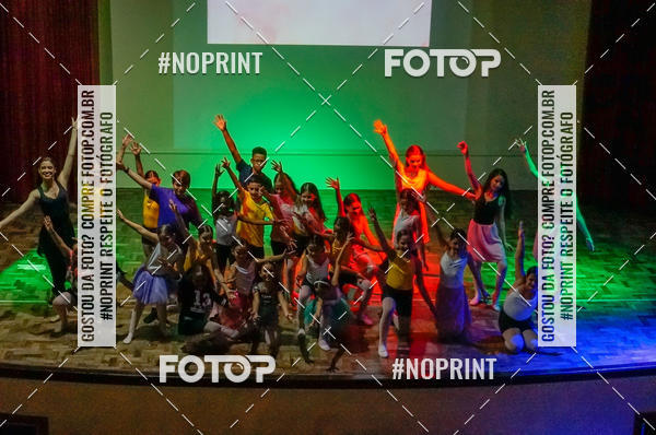 Buy your photos of the eventApresenta��o de dan�a  da Escola Uruguai na Escola Rainha do Brasil on Fotop