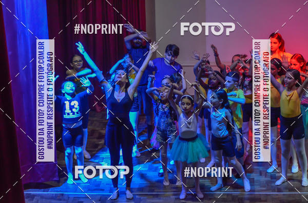 Buy your photos of the eventApresenta��o de dan�a  da Escola Uruguai na Escola Rainha do Brasil on Fotop
