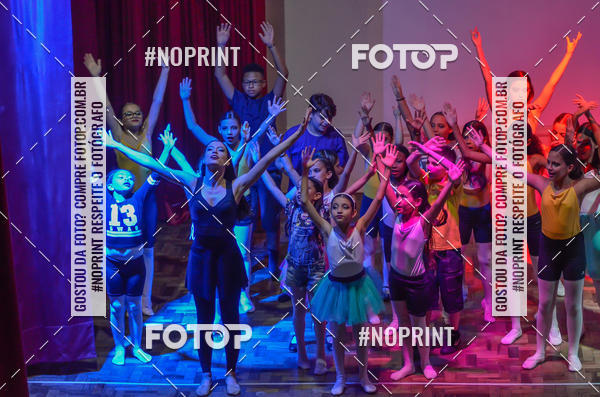 Buy your photos of the eventApresenta��o de dan�a  da Escola Uruguai na Escola Rainha do Brasil on Fotop