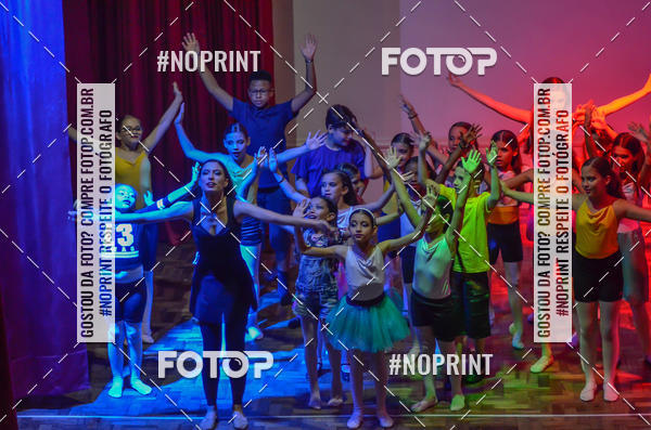 Buy your photos of the eventApresenta��o de dan�a  da Escola Uruguai na Escola Rainha do Brasil on Fotop