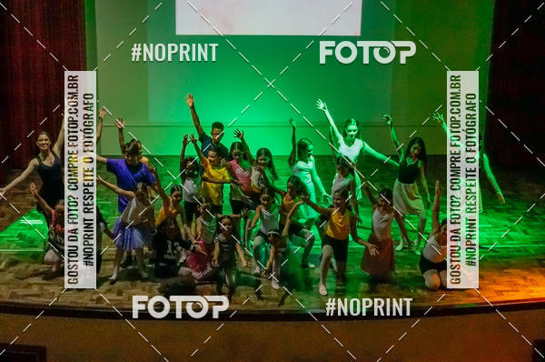 Buy your photos of the eventApresenta��o de dan�a  da Escola Uruguai na Escola Rainha do Brasil on Fotop