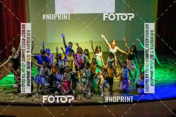 Buy your photos of the eventApresenta��o de dan�a  da Escola Uruguai na Escola Rainha do Brasil on Fotop