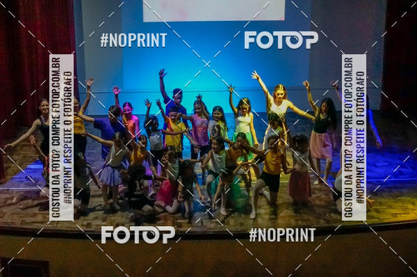 Buy your photos of the eventApresenta��o de dan�a  da Escola Uruguai na Escola Rainha do Brasil on Fotop