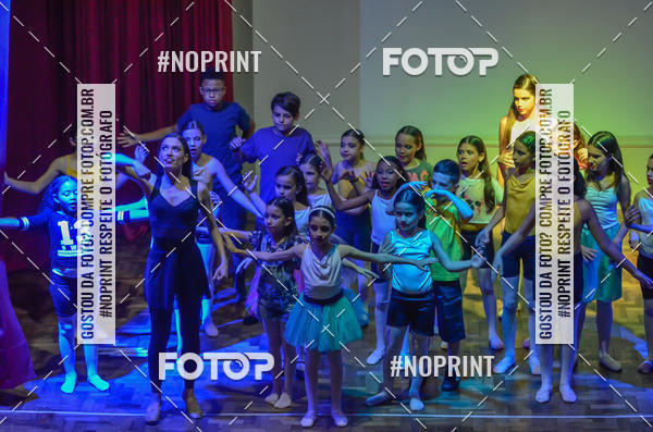 Buy your photos of the eventApresenta��o de dan�a  da Escola Uruguai na Escola Rainha do Brasil on Fotop