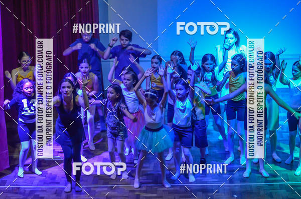 Buy your photos of the eventApresenta��o de dan�a  da Escola Uruguai na Escola Rainha do Brasil on Fotop