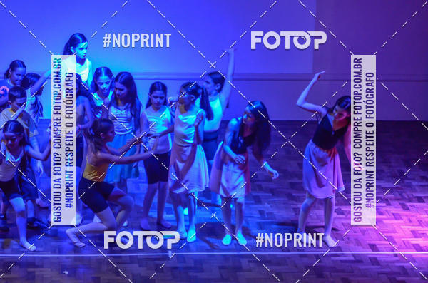 Buy your photos of the eventApresenta��o de dan�a  da Escola Uruguai na Escola Rainha do Brasil on Fotop
