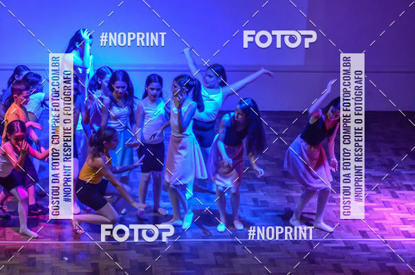 Buy your photos of the eventApresenta��o de dan�a  da Escola Uruguai na Escola Rainha do Brasil on Fotop
