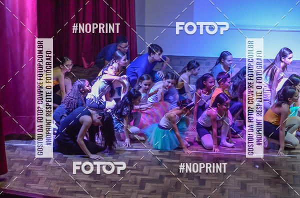 Buy your photos of the eventApresenta��o de dan�a  da Escola Uruguai na Escola Rainha do Brasil on Fotop