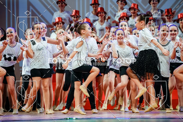 Buy your photos of the eventBelieve New York 2018 on Fotop