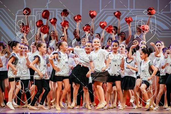 Buy your photos of the eventBelieve New York 2018 on Fotop