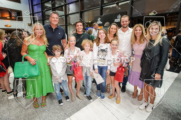 Buy your photos of the eventBelieve New York 2018 on Fotop