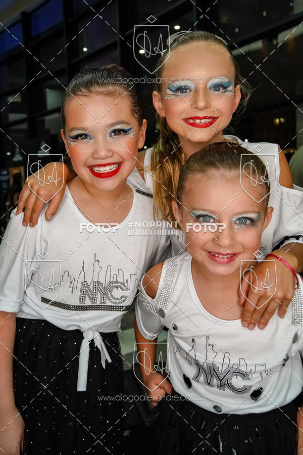 Buy your photos of the eventBelieve New York 2018 on Fotop