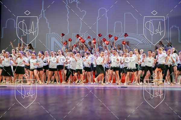 Buy your photos of the eventBelieve New York 2018 on Fotop