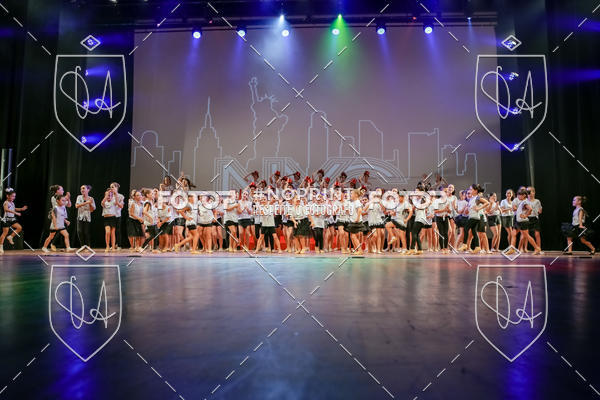 Buy your photos of the eventBelieve New York 2018 on Fotop