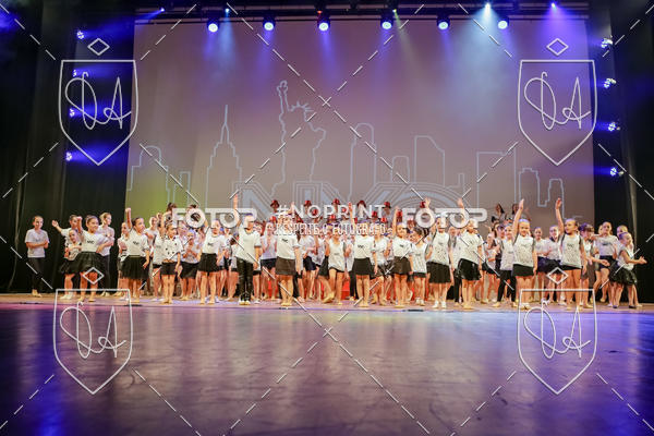 Buy your photos of the eventBelieve New York 2018 on Fotop