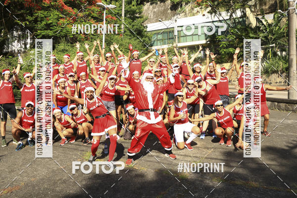 Achetez vos photos de l'�v�nementSubida do Papai Noel - treino da Equipe P� carioca sur Fotop
