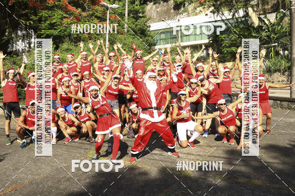 Achetez vos photos de l'�v�nementSubida do Papai Noel - treino da Equipe P� carioca sur Fotop
