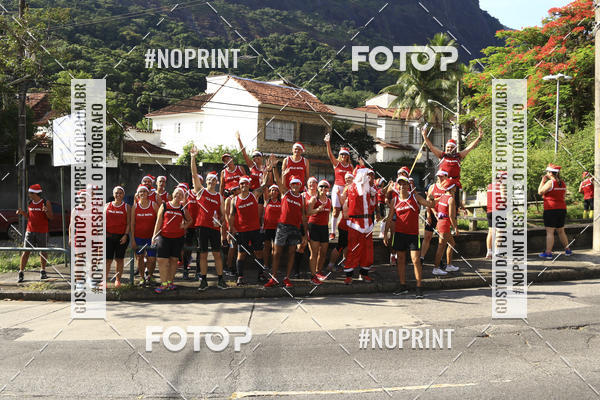 Achetez vos photos de l'�v�nementSubida do Papai Noel - treino da Equipe P� carioca sur Fotop