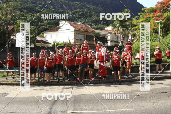 Achetez vos photos de l'�v�nementSubida do Papai Noel - treino da Equipe P� carioca sur Fotop