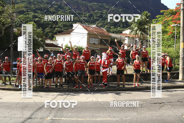 Achetez vos photos de l'�v�nementSubida do Papai Noel - treino da Equipe P� carioca sur Fotop