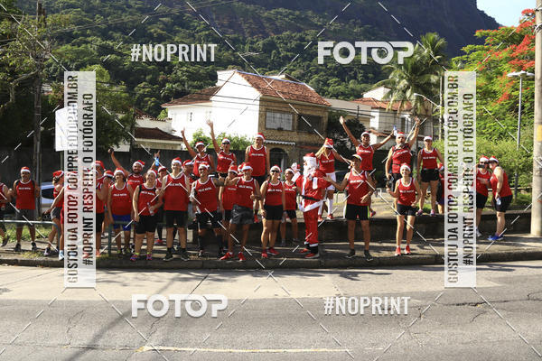 Achetez vos photos de l'�v�nementSubida do Papai Noel - treino da Equipe P� carioca sur Fotop