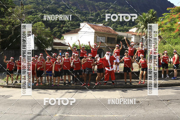 Achetez vos photos de l'�v�nementSubida do Papai Noel - treino da Equipe P� carioca sur Fotop