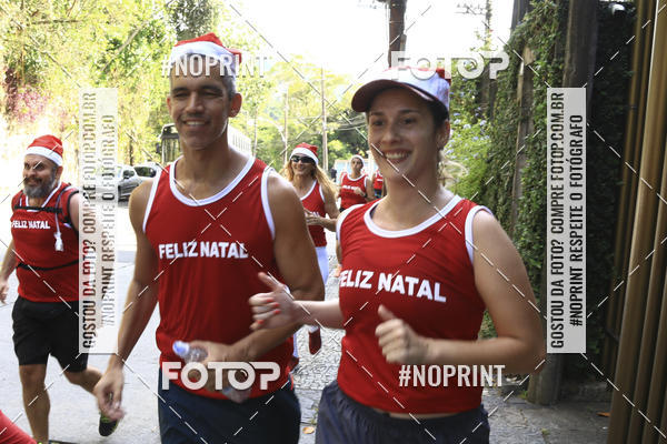 Compre as suas fotos do eventoSubida do Papai Noel - treino da Equipe P� carioca no Fotop