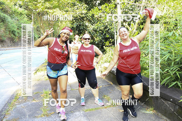 Achetez vos photos de l'�v�nementSubida do Papai Noel - treino da Equipe P� carioca sur Fotop