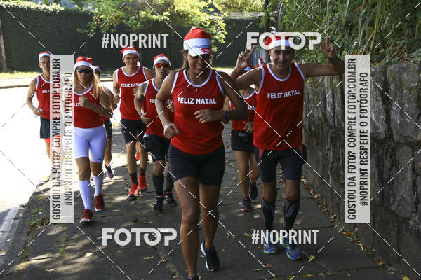 Achetez vos photos de l'�v�nementSubida do Papai Noel - treino da Equipe P� carioca sur Fotop
